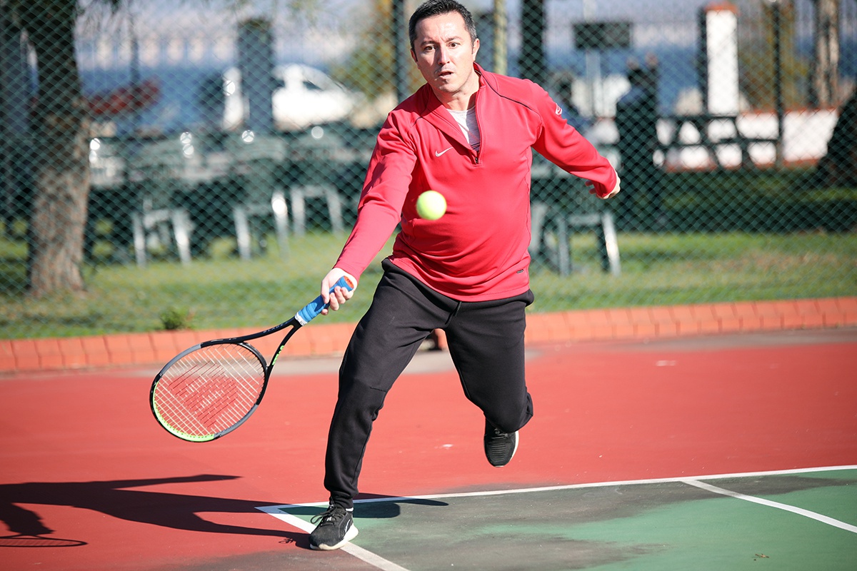 Erkekler Tenis Turnuvası'nda Yarı Finalistler Belli Oldu